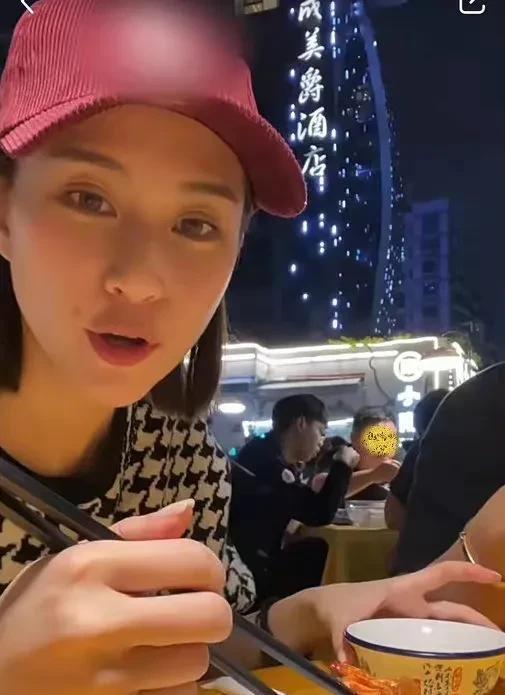 娱乐圈吃瓜爆料直播间,直播间的吃瓜盛宴